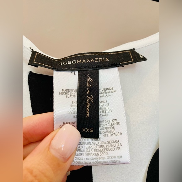 BCBGMaxazria Two Toned White and Black Sleeveless Blouse | size: XXS - Picture 8 of 10